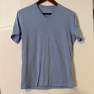 Banana Republic Men's Light Blue V-Neck Tee